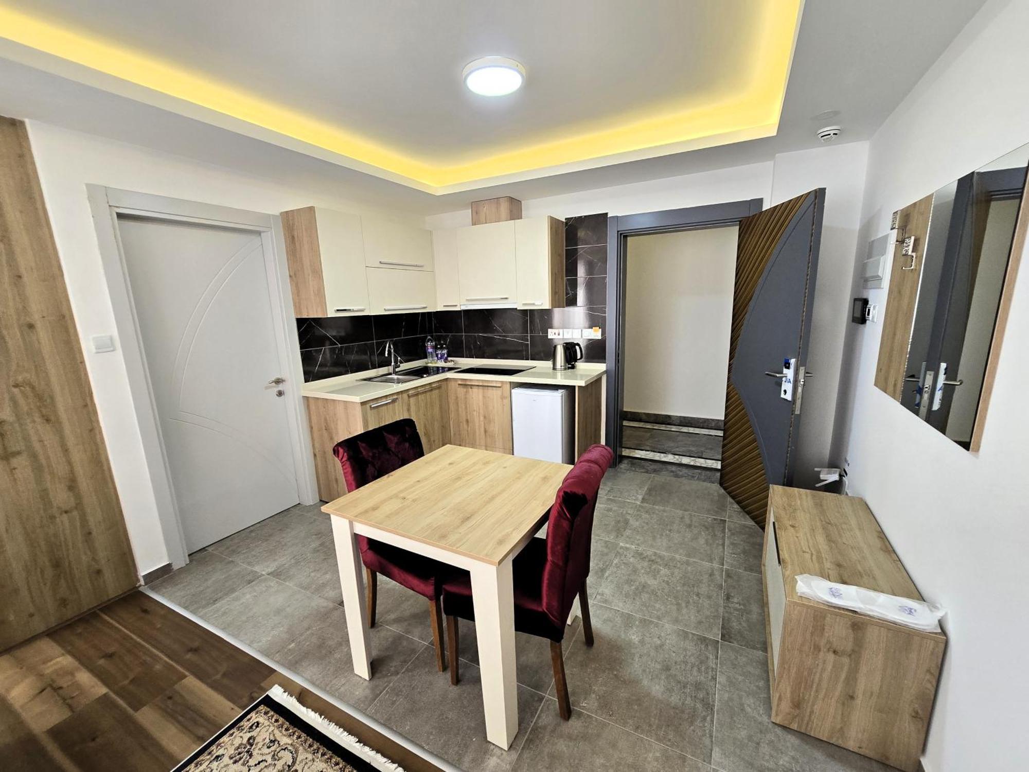 Nurel Shark Residence Кирения Экстерьер фото