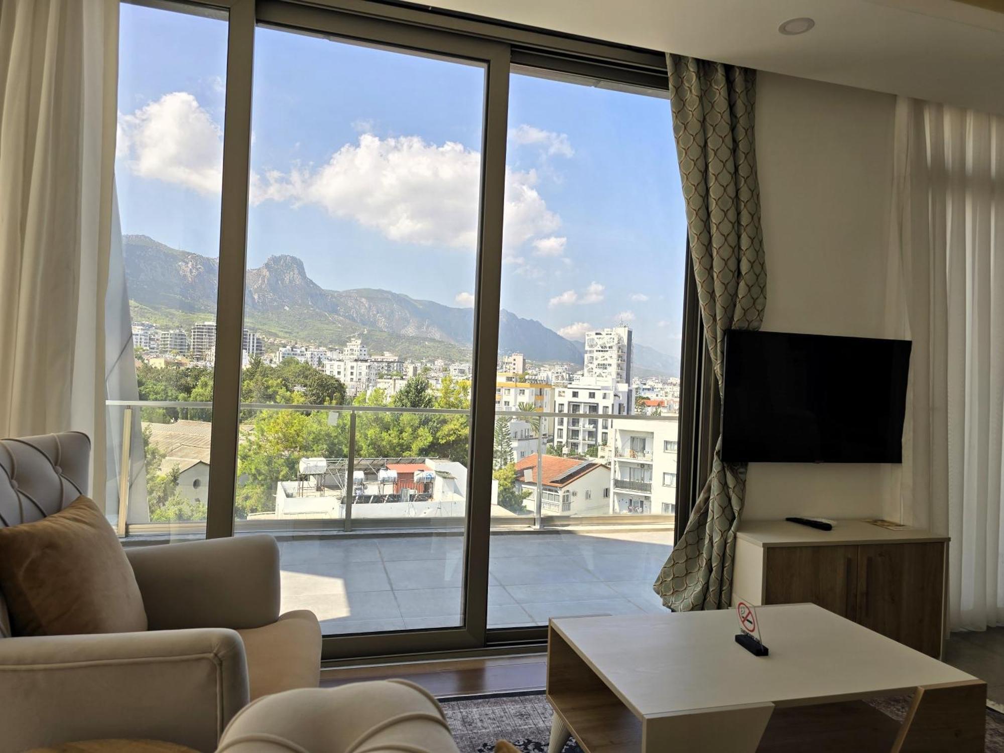 Nurel Shark Residence Кирения Экстерьер фото