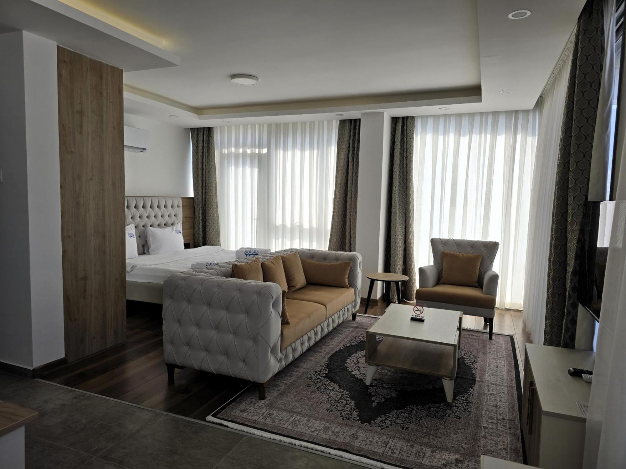 Nurel Shark Residence Кирения Экстерьер фото